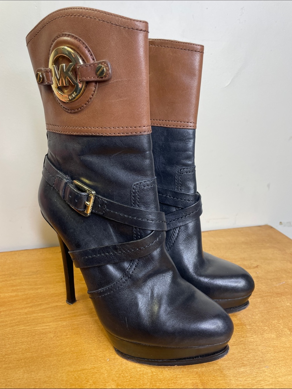 Michael Kors Black and Brown Leather Stiletto Ankle Boots. Size 7